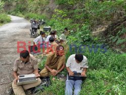 Susah Jaringan Internet, Pelajar di Matim Gelar SSB UBKD di Bawah Tebing